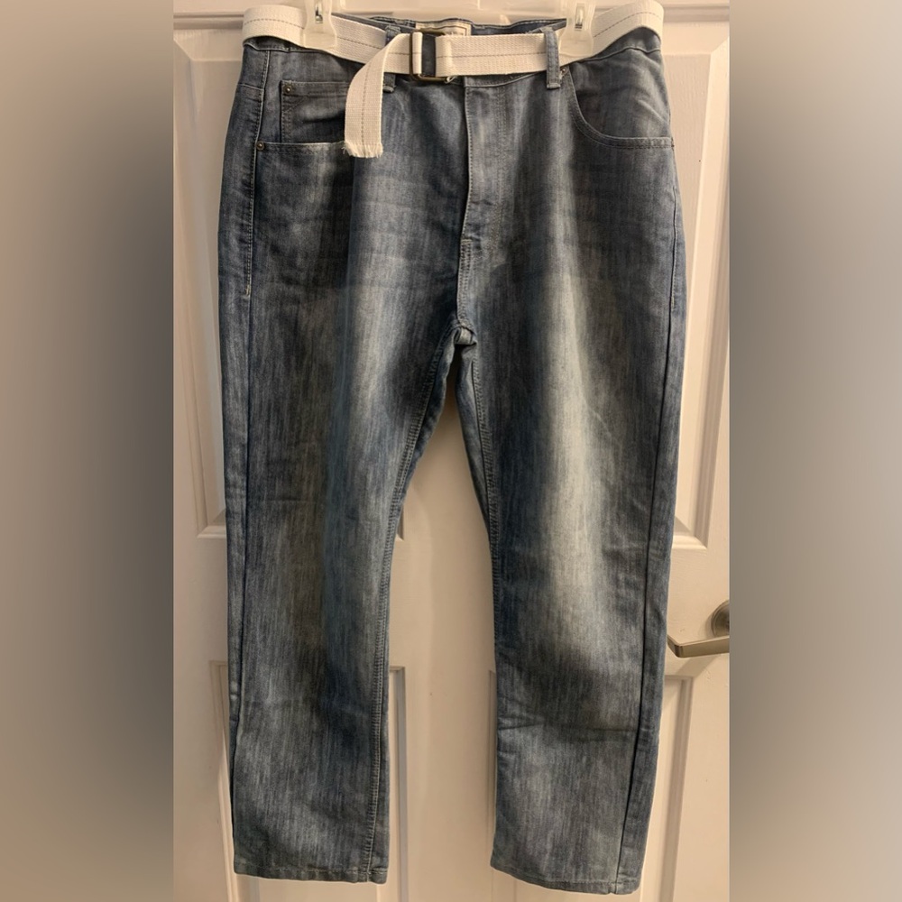 New without tags Alexander Julian straight size 36 x 30 jeans come with belt.